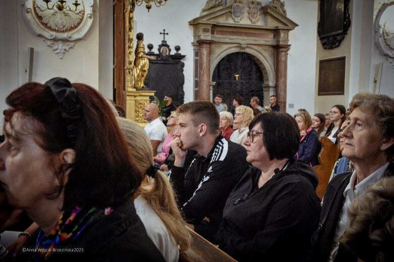  Młodzi na szlaku. Piesza pielgrzymka z Łowicza do Częstochowy krok po kroku 