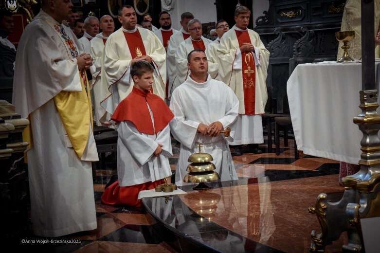  Młodzi na szlaku. Piesza pielgrzymka z Łowicza do Częstochowy krok po kroku 