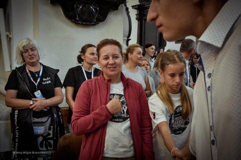  Młodzi na szlaku. Piesza pielgrzymka z Łowicza do Częstochowy krok po kroku 