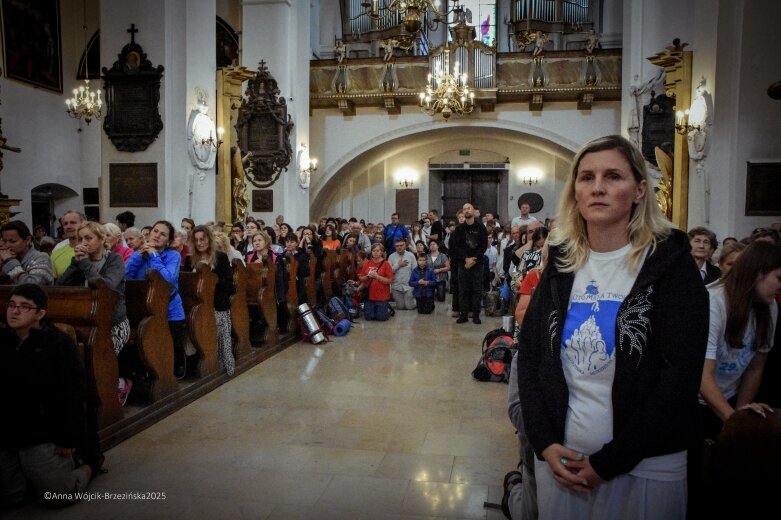  Młodzi na szlaku. Piesza pielgrzymka z Łowicza do Częstochowy krok po kroku 
