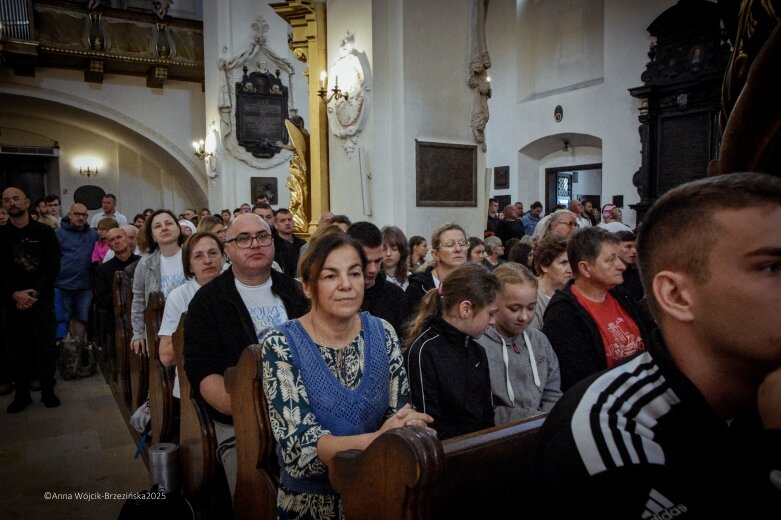  Młodzi na szlaku. Piesza pielgrzymka z Łowicza do Częstochowy krok po kroku 