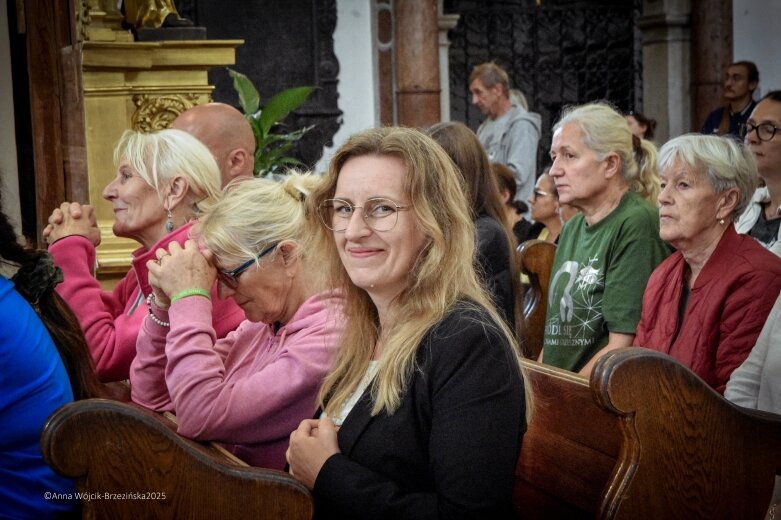  Młodzi na szlaku. Piesza pielgrzymka z Łowicza do Częstochowy krok po kroku 