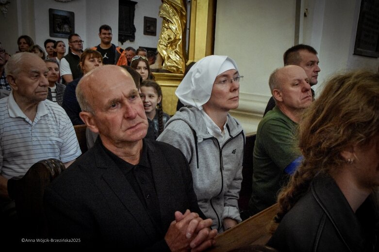  Młodzi na szlaku. Piesza pielgrzymka z Łowicza do Częstochowy krok po kroku 