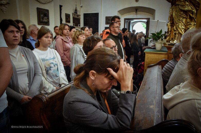  Młodzi na szlaku. Piesza pielgrzymka z Łowicza do Częstochowy krok po kroku 