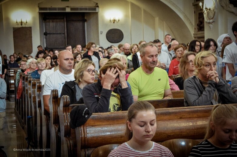  Młodzi na szlaku. Piesza pielgrzymka z Łowicza do Częstochowy krok po kroku 