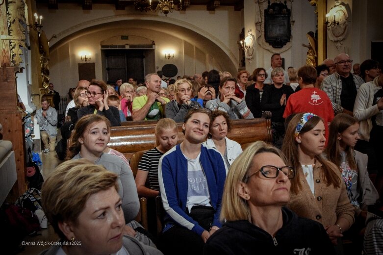  Młodzi na szlaku. Piesza pielgrzymka z Łowicza do Częstochowy krok po kroku 