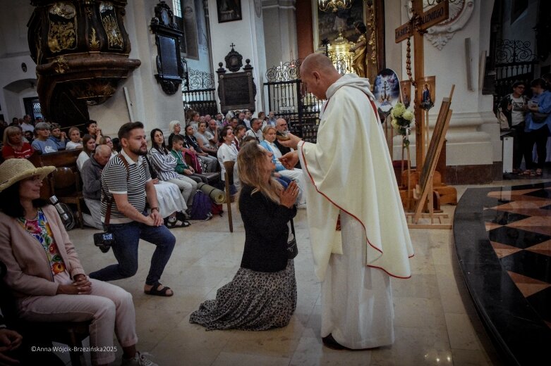  Młodzi na szlaku. Piesza pielgrzymka z Łowicza do Częstochowy krok po kroku 