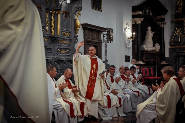  Młodzi na szlaku. Piesza pielgrzymka z Łowicza do Częstochowy krok po kroku 