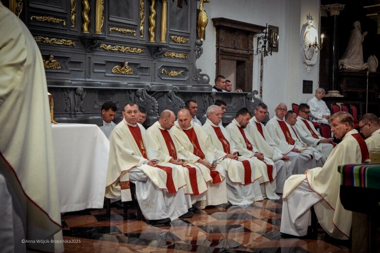  Młodzi na szlaku. Piesza pielgrzymka z Łowicza do Częstochowy krok po kroku 