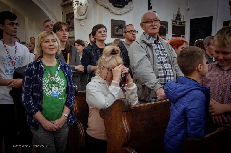  Młodzi na szlaku. Piesza pielgrzymka z Łowicza do Częstochowy krok po kroku 