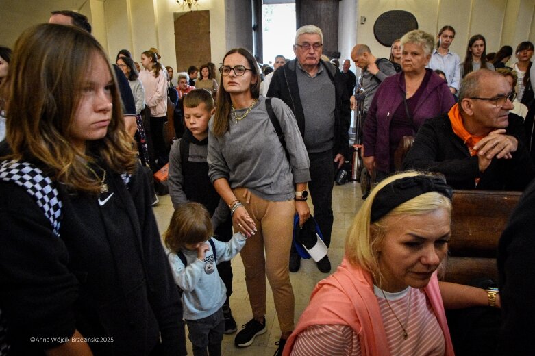  Młodzi na szlaku. Piesza pielgrzymka z Łowicza do Częstochowy krok po kroku 