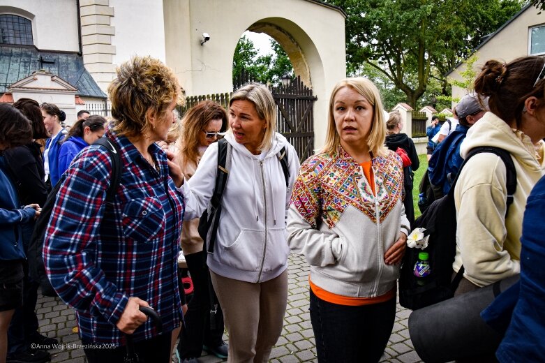  Młodzi na szlaku. Piesza pielgrzymka z Łowicza do Częstochowy krok po kroku 