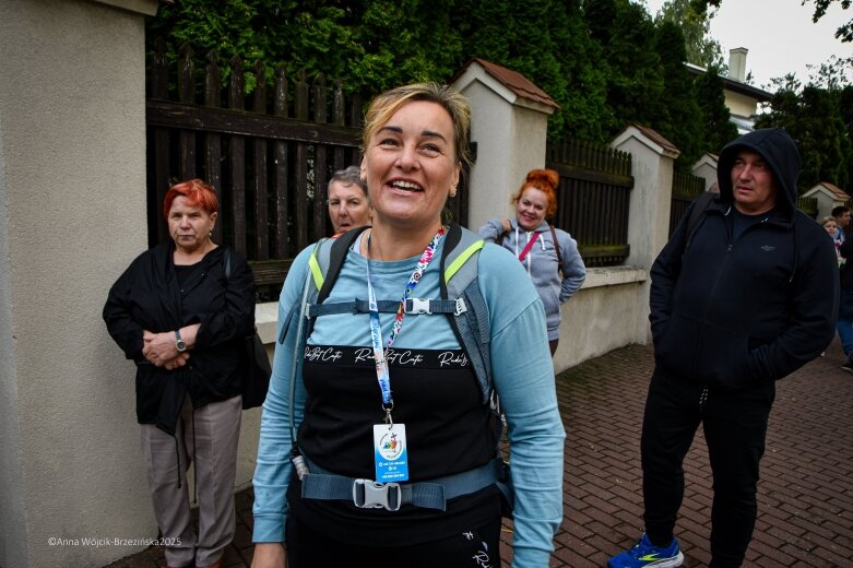  Młodzi na szlaku. Piesza pielgrzymka z Łowicza do Częstochowy krok po kroku 