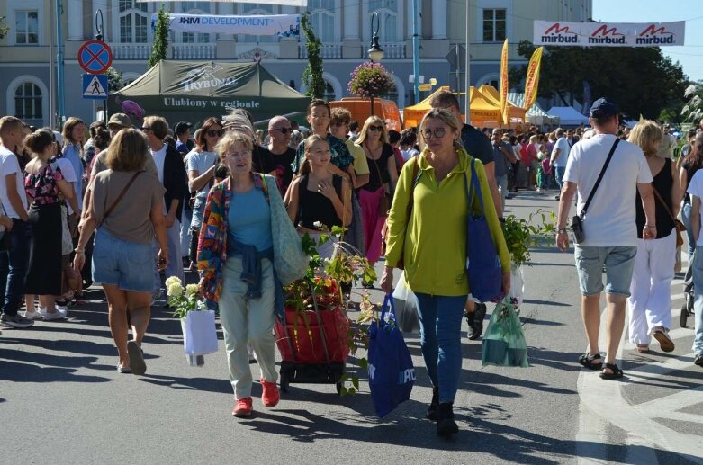  Kwiaty, owoce i warzywa królują w Osadzie Pałacowej  