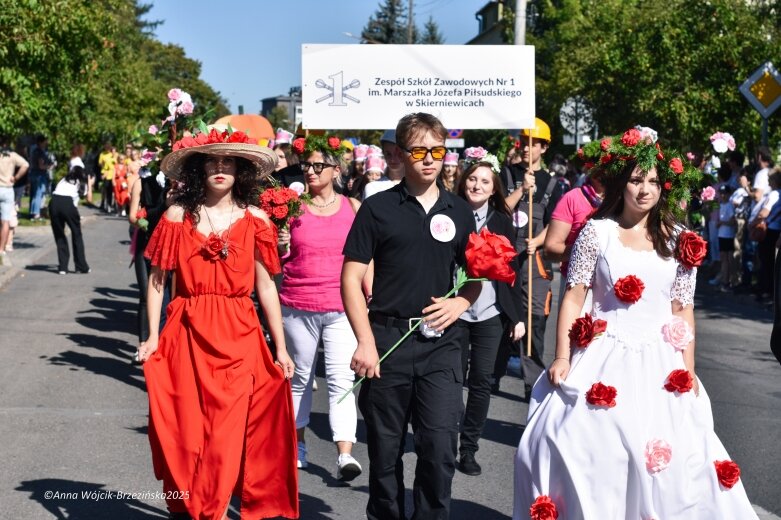  Barwna parada ulicami Skierniewic 