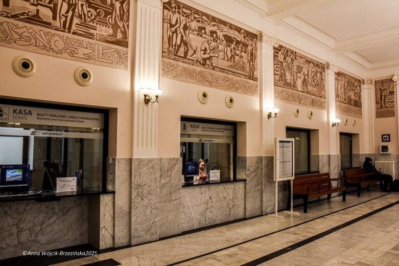  Dworzec kolejowy w Skierniewicach po modernizacji. Inwestycja za ponad 45 mln zł oddana do użytku 