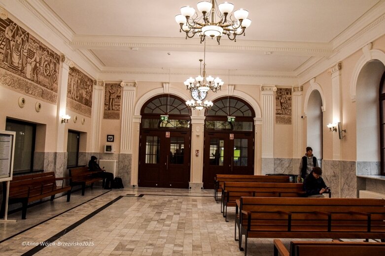  Dworzec kolejowy w Skierniewicach po modernizacji. Inwestycja za ponad 45 mln zł oddana do użytku 