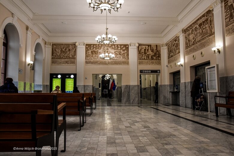  Dworzec kolejowy w Skierniewicach po modernizacji. Inwestycja za ponad 45 mln zł oddana do użytku 