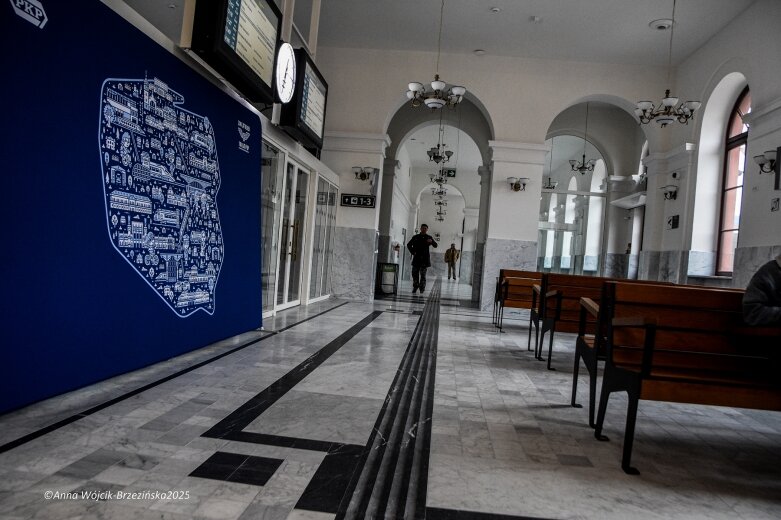  Dworzec kolejowy w Skierniewicach po modernizacji. Inwestycja za ponad 45 mln zł oddana do użytku 