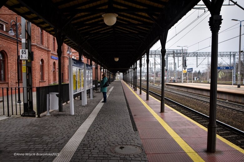  Dworzec kolejowy w Skierniewicach po modernizacji. Inwestycja za ponad 45 mln zł oddana do użytku 