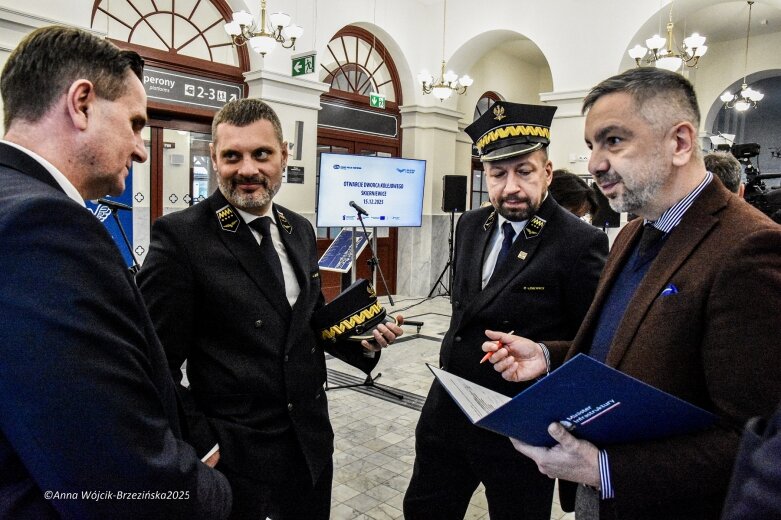  Dworzec kolejowy w Skierniewicach po modernizacji. Inwestycja za ponad 45 mln zł oddana do użytku 