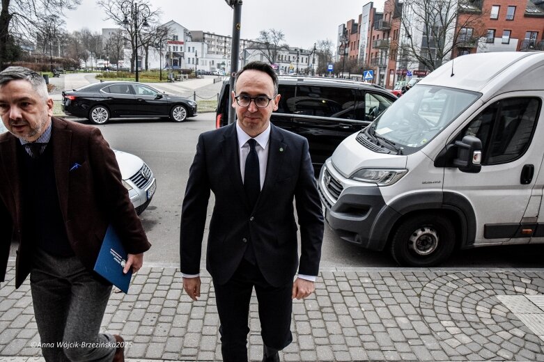  Dworzec kolejowy w Skierniewicach po modernizacji. Inwestycja za ponad 45 mln zł oddana do użytku 