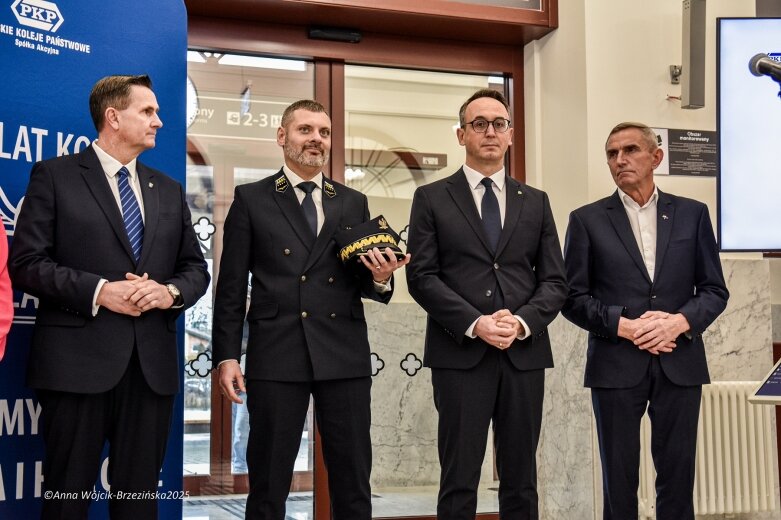  Dworzec kolejowy w Skierniewicach po modernizacji. Inwestycja za ponad 45 mln zł oddana do użytku 