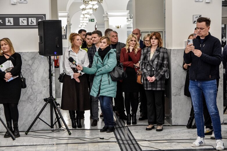  Dworzec kolejowy w Skierniewicach po modernizacji. Inwestycja za ponad 45 mln zł oddana do użytku 