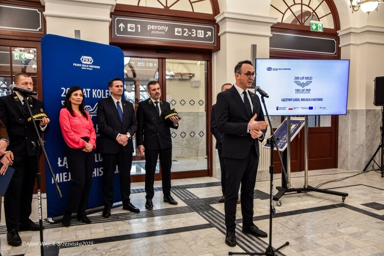  Dworzec kolejowy w Skierniewicach po modernizacji. Inwestycja za ponad 45 mln zł oddana do użytku 