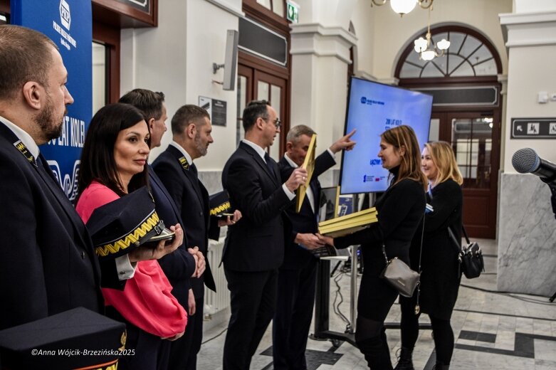  Dworzec kolejowy w Skierniewicach po modernizacji. Inwestycja za ponad 45 mln zł oddana do użytku 