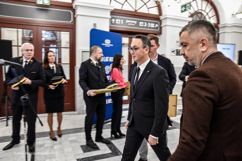  Dworzec kolejowy w Skierniewicach po modernizacji. Inwestycja za ponad 45 mln zł oddana do użytku 
