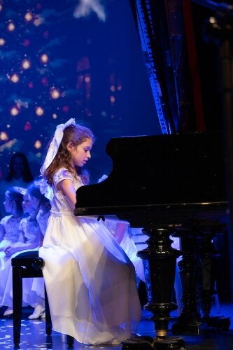  BIAŁE ŚWIĘTA na scenie CKiS w Skierniewicach 