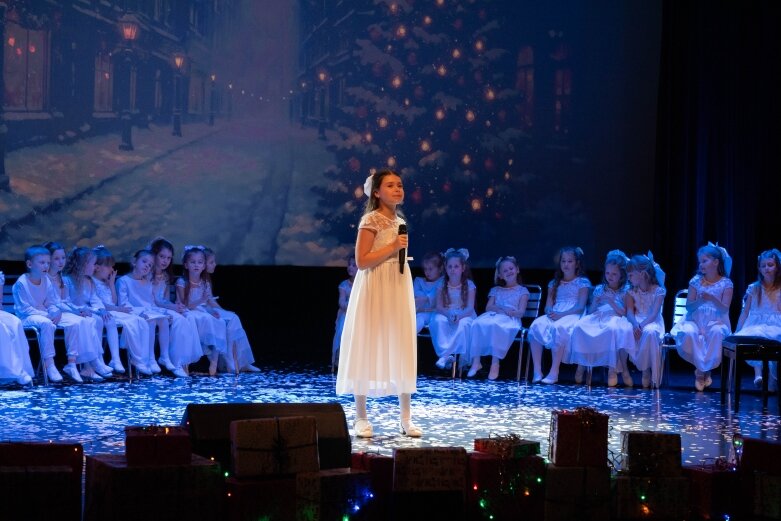  BIAŁE ŚWIĘTA na scenie CKiS w Skierniewicach 