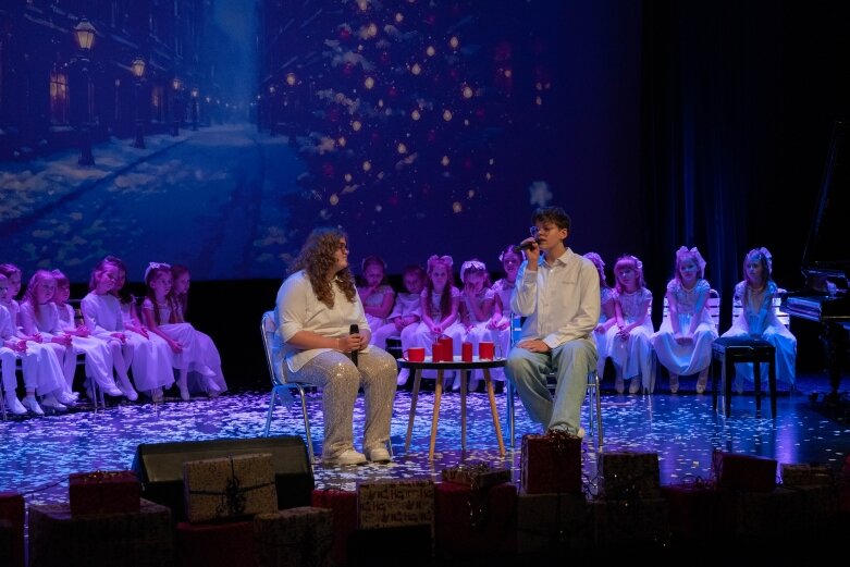  BIAŁE ŚWIĘTA na scenie CKiS w Skierniewicach 