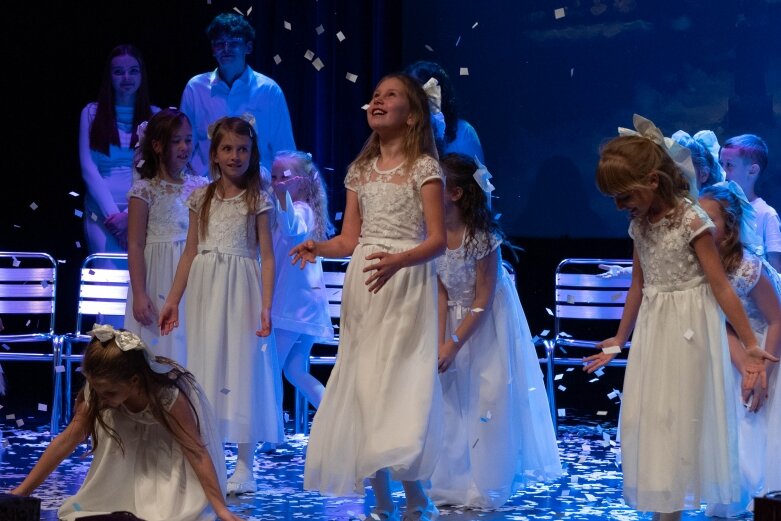  BIAŁE ŚWIĘTA na scenie CKiS w Skierniewicach 