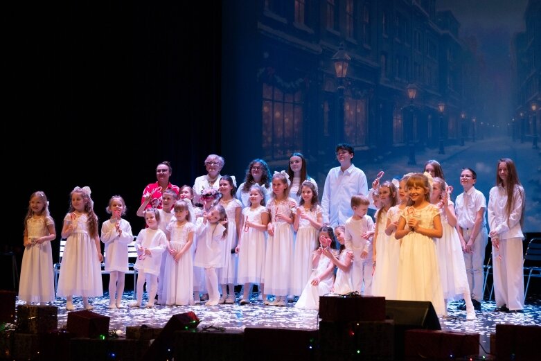  BIAŁE ŚWIĘTA na scenie CKiS w Skierniewicach 