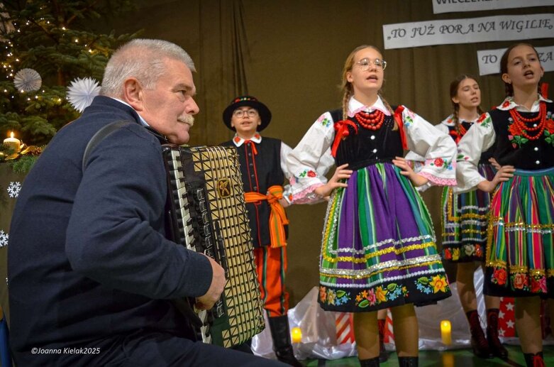  Wigilijny wieczór z Zespole Szkół w Głuchowie  