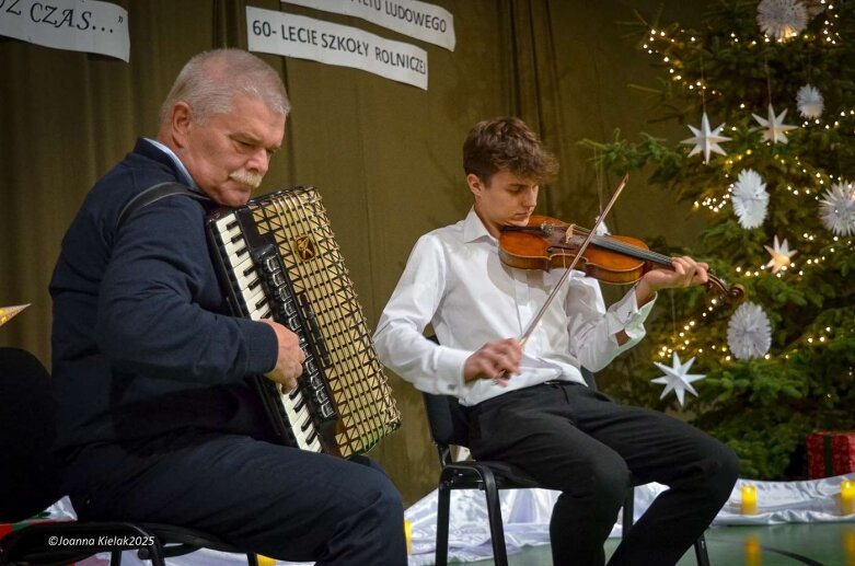  Wigilijny wieczór z Zespole Szkół w Głuchowie  