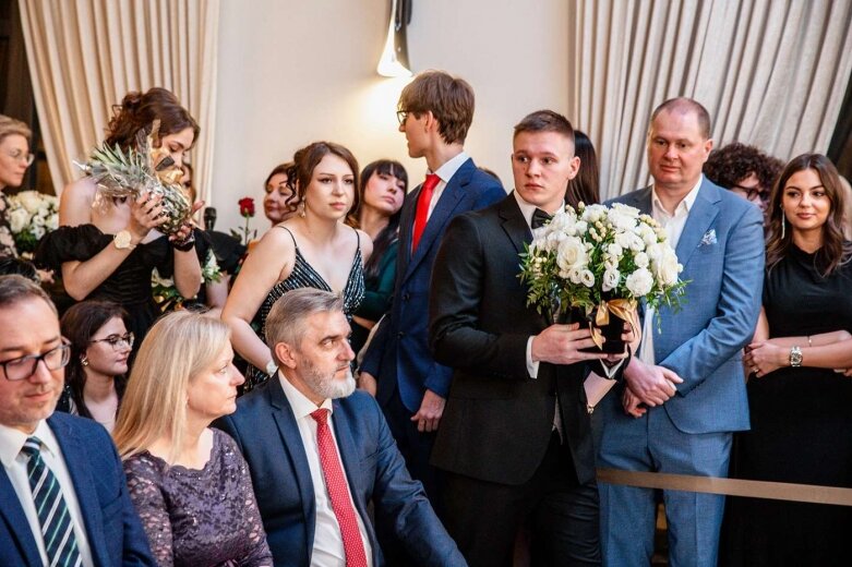  Maturzyści z Klasyka na balu studniówkowym   