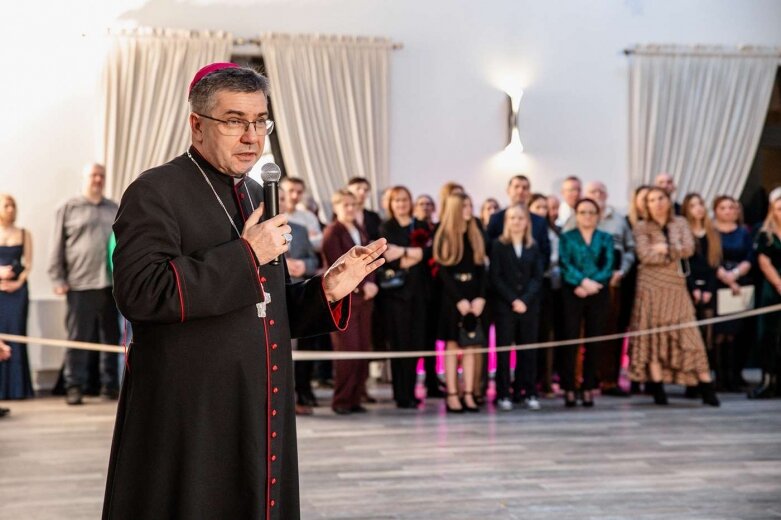  Maturzyści z Klasyka na balu studniówkowym   