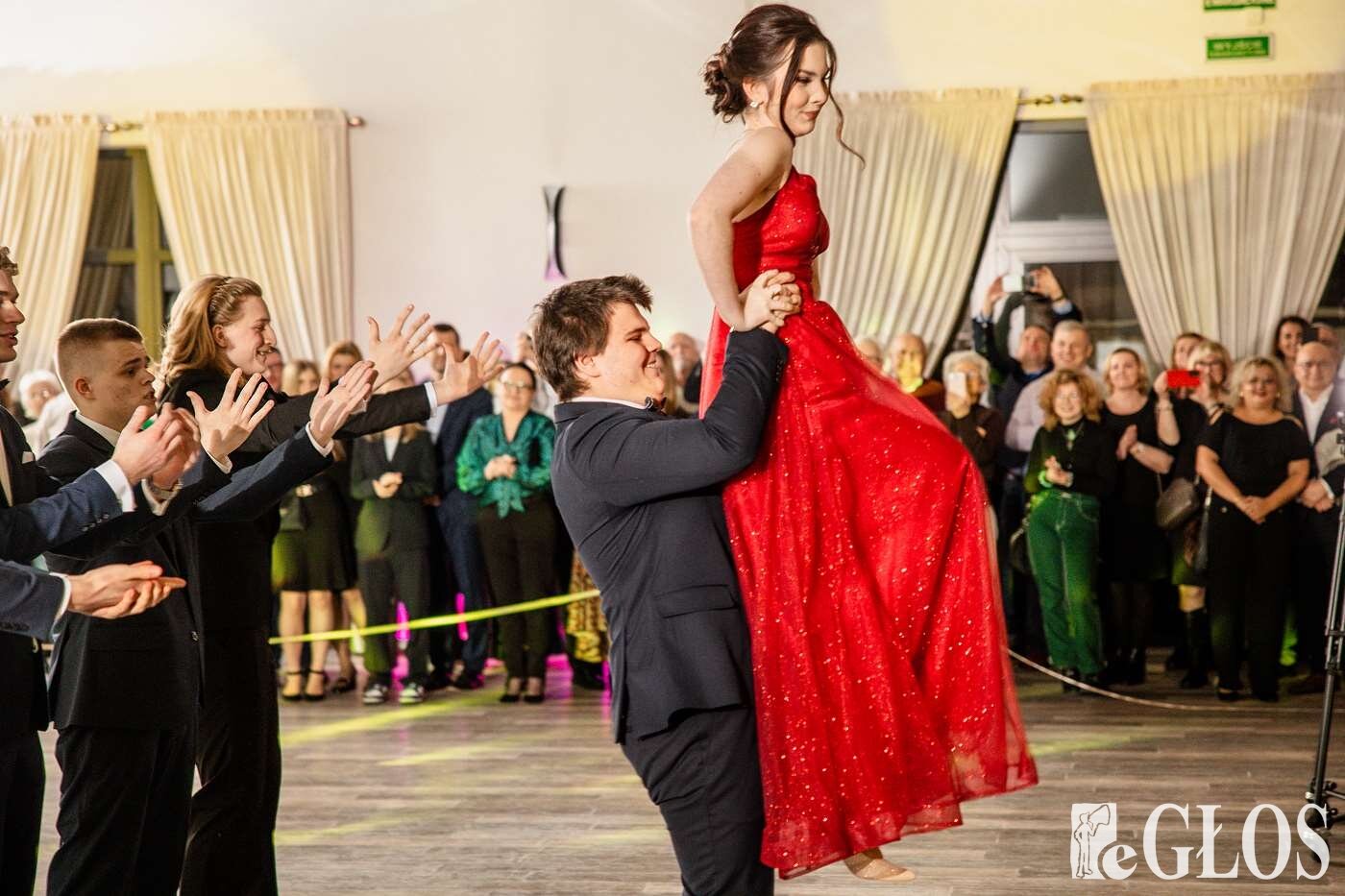  Maturzyści z Klasyka na balu studniówkowym   