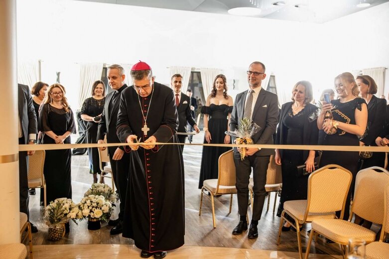  Maturzyści z Klasyka na balu studniówkowym   