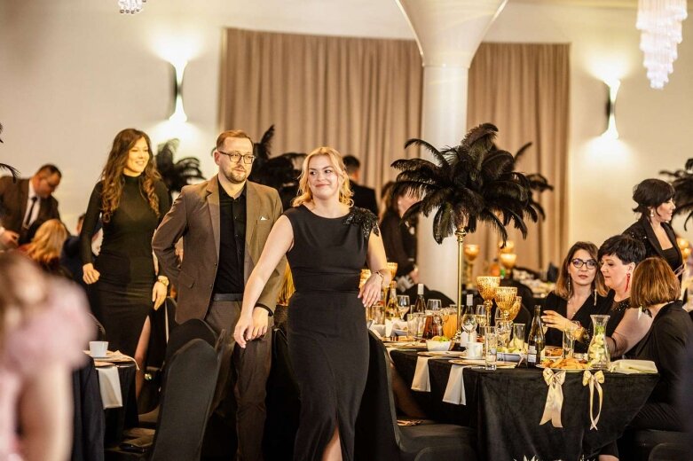  Maturzyści z Klasyka na balu studniówkowym   