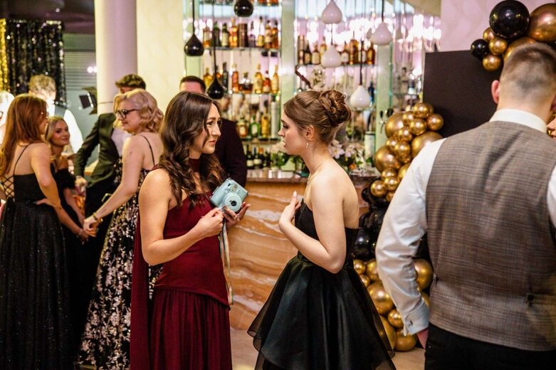  Maturzyści z Klasyka na balu studniówkowym   