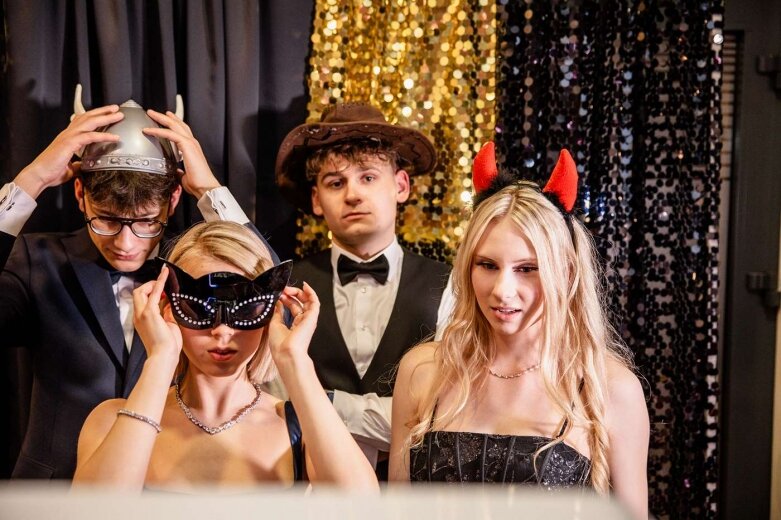  Maturzyści z Klasyka na balu studniówkowym   