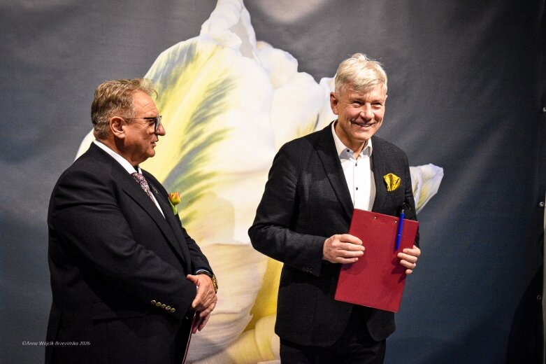  Trzy damy wśród tulipanów. Wilanów zakwitł, Skierniewice wybrzmiały 