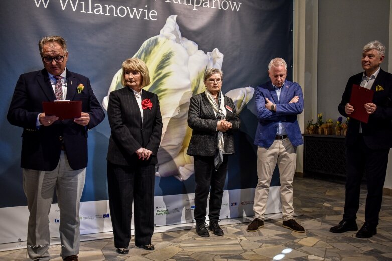  Trzy damy wśród tulipanów. Wilanów zakwitł, Skierniewice wybrzmiały 