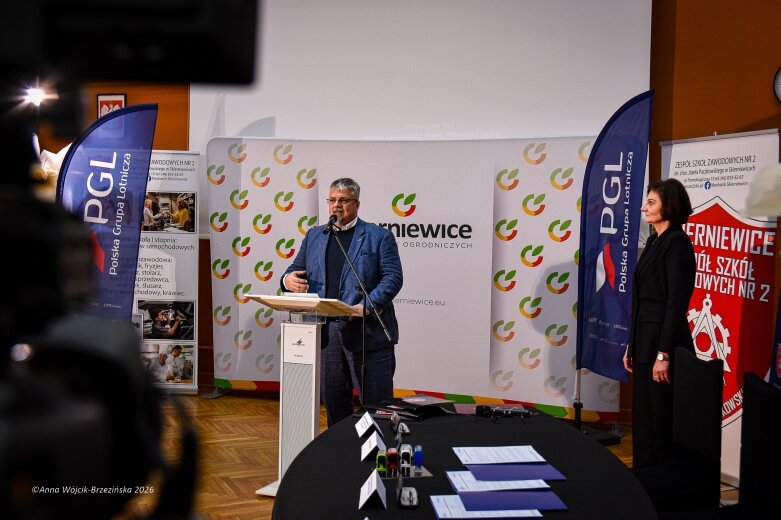  To może być jeden z najważniejszych nowych kierunków dla szkolnictwa zawodowego w Skierniewicach. Mechanik podpisał list intencyjny z Polską Grupą Lotniczą, a stawką są przyszłe kadry dla branży lotniczej. 