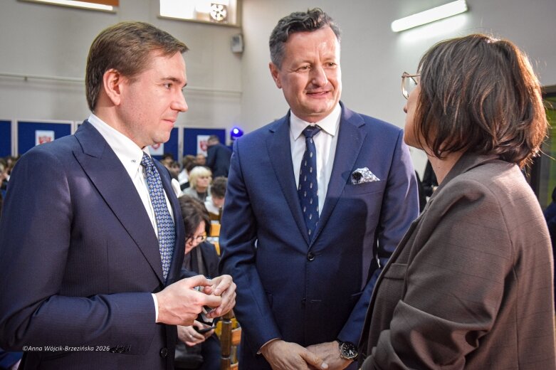  To może być jeden z najważniejszych nowych kierunków dla szkolnictwa zawodowego w Skierniewicach. Mechanik podpisał list intencyjny z Polską Grupą Lotniczą, a stawką są przyszłe kadry dla branży lotniczej. 