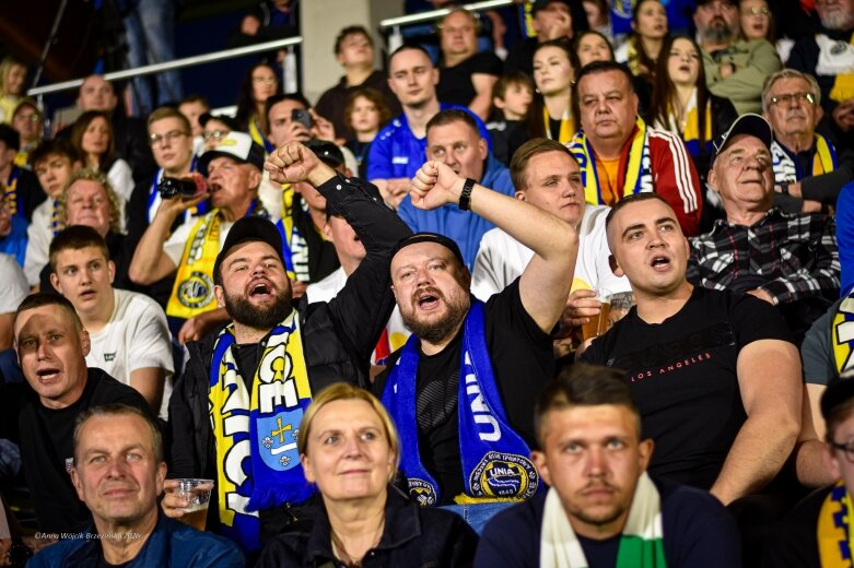  Pożegnanie Unii z II ligą. Ten mecz wygrali kibice 